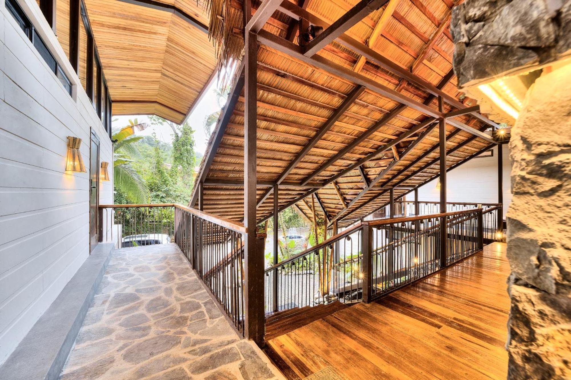 Conga Boutique Hotel Puerto Viejo de Talamanca Экстерьер фото